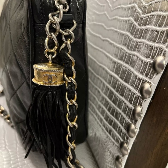 CHANEL Black Crossbody Bag with Quilted Leather and Chain Strap - Picture 14 of 16